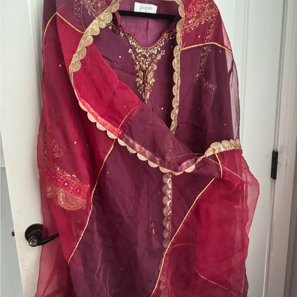 Zaaviay - Chic Burgundy and Gold Women's Suit ( Ranjhana -Three Piece) - Picture 3 of 14
